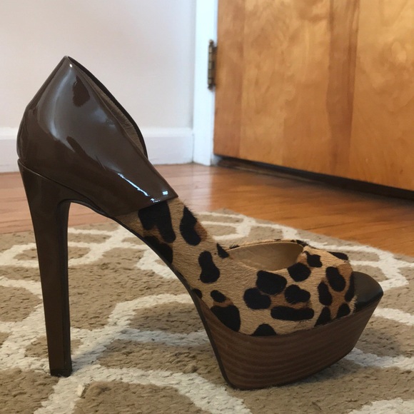 Leopard/Patent Leather Peep Toe 5” Platform Heels - Picture 4 of 8